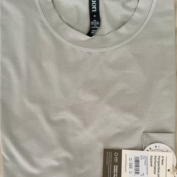 Vuori NWT Men’s Tradewind Performance Tee in light gray Size M - Picture 4 of 7